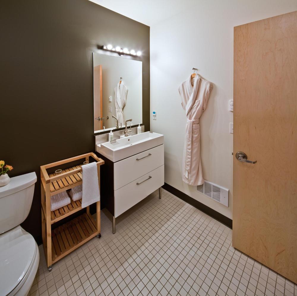 Standard King Room interior